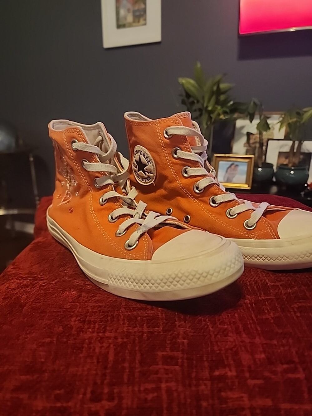 Converse chuck taylor embroidered flower hightops Size 6.5 Pink